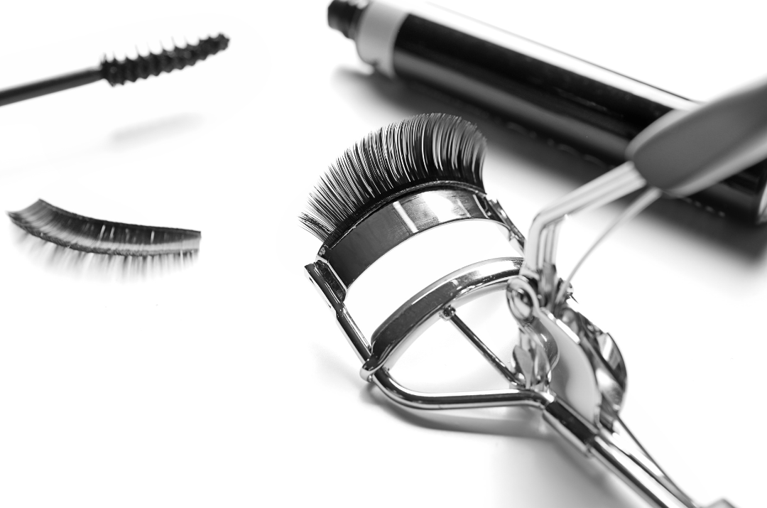 How do you use an eyelash curler correctly? - Sins 'n Lashes